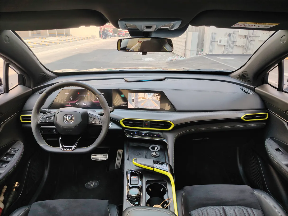 Car image 19