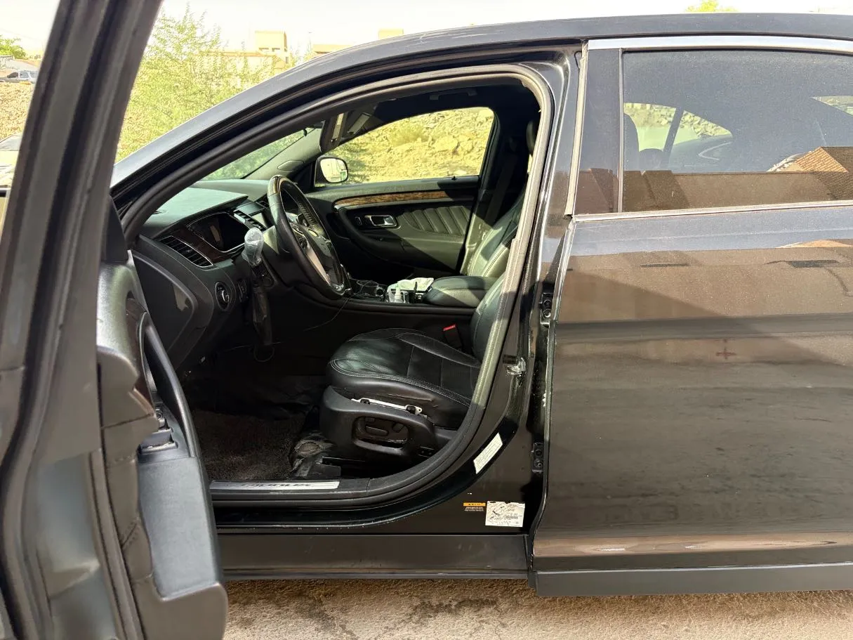 Car image 12