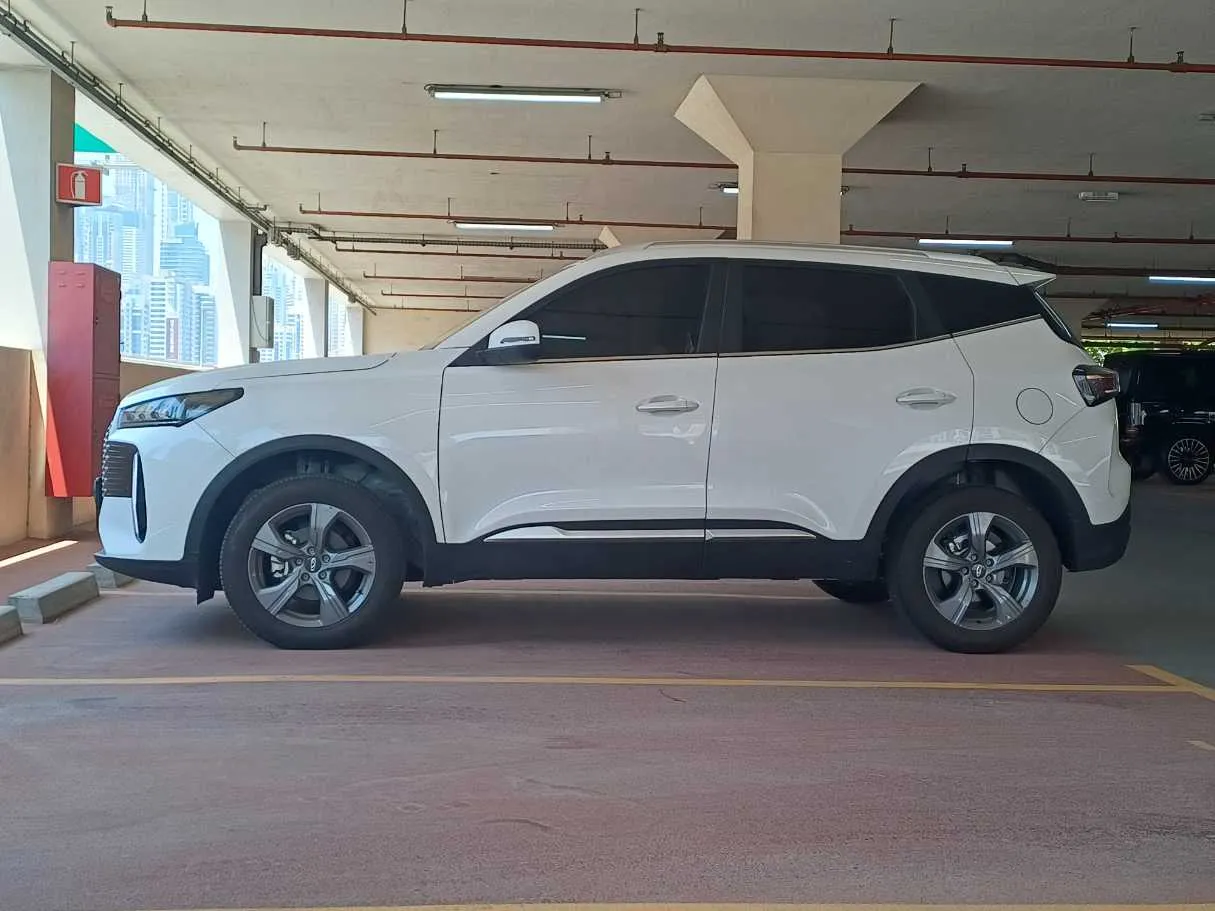 Car image 4