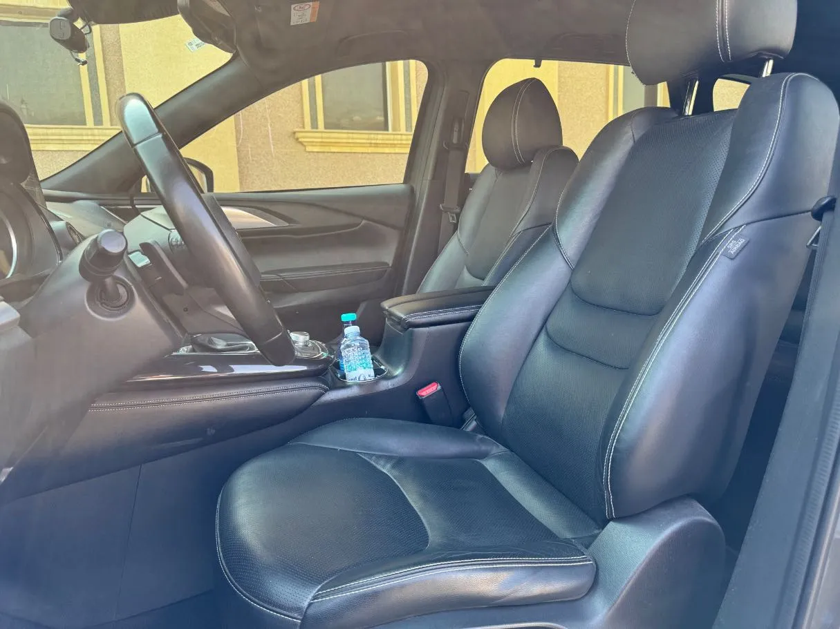 Car image 12