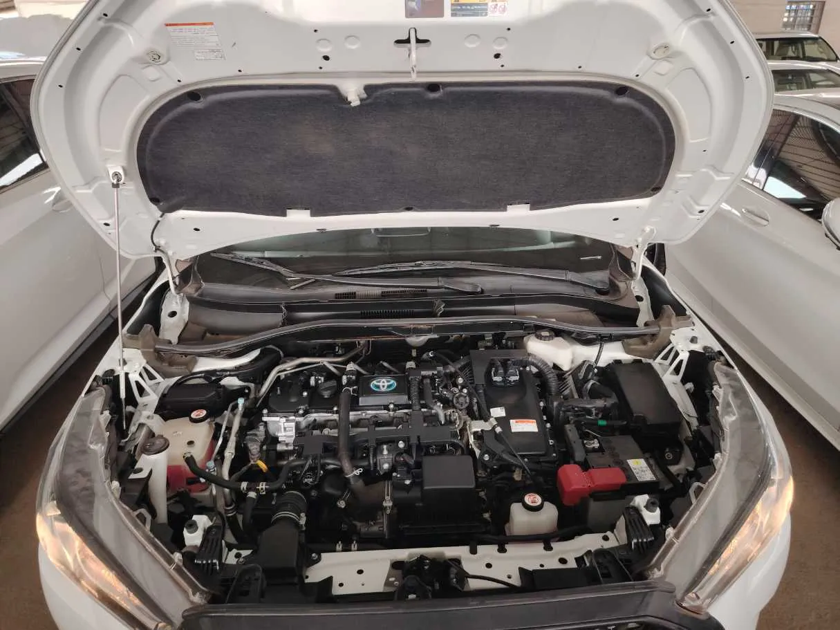 Car image 30