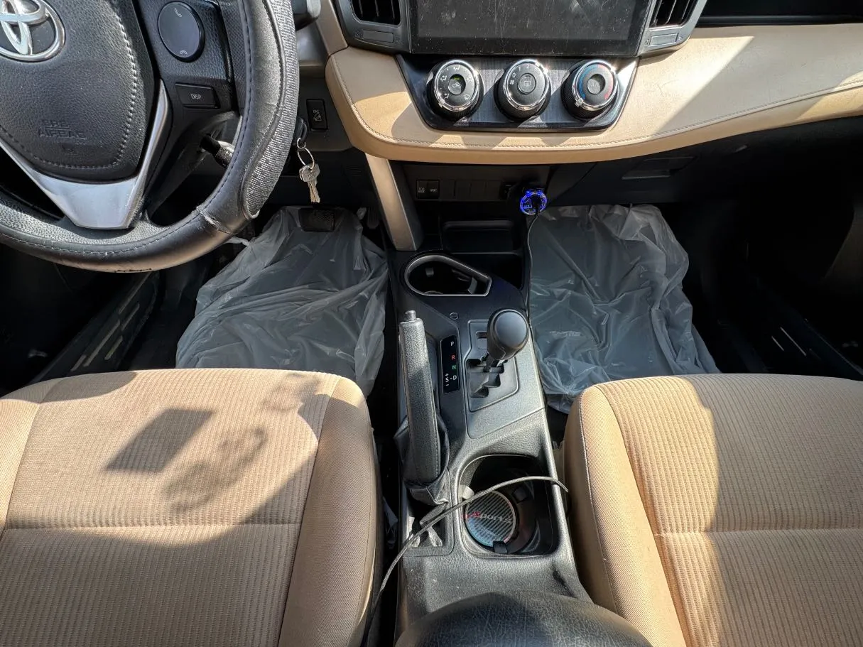 Car image 16