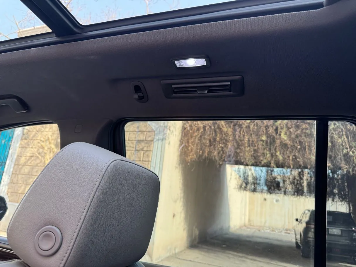 Car image 24