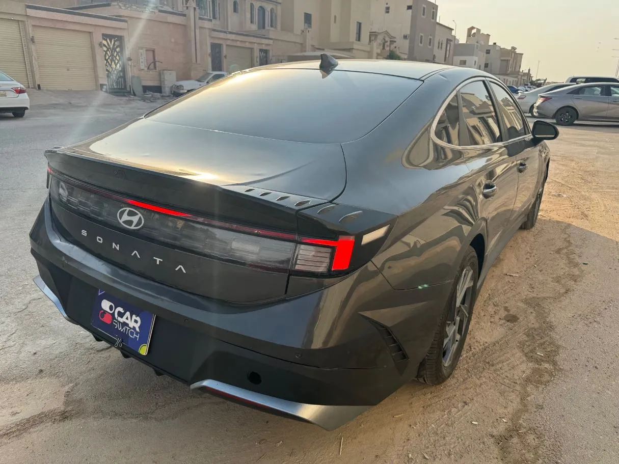 Car image 5