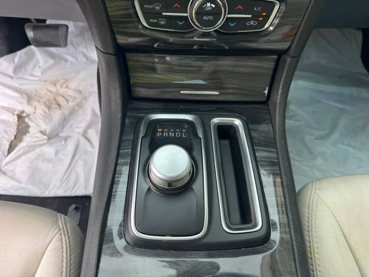 Car image 15