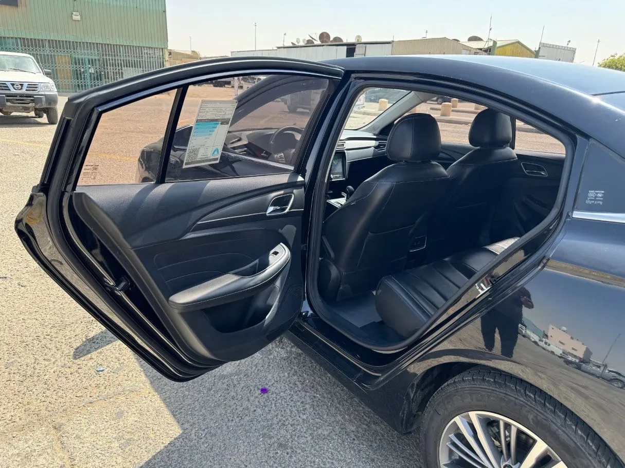 Car image 13