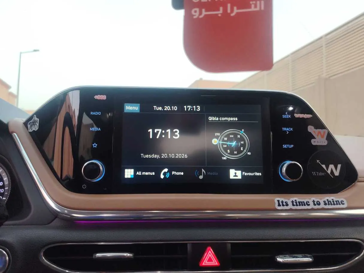 Car image 17