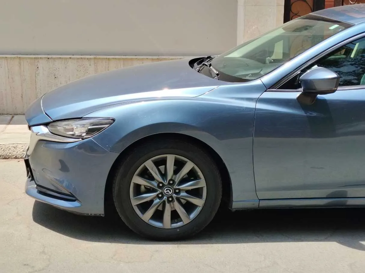 Car image 9