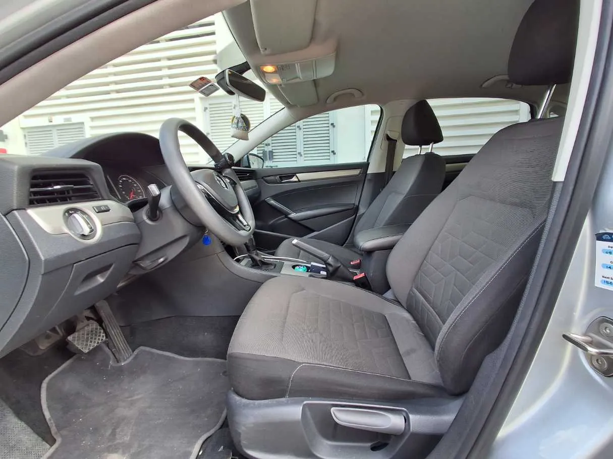 Car image 12