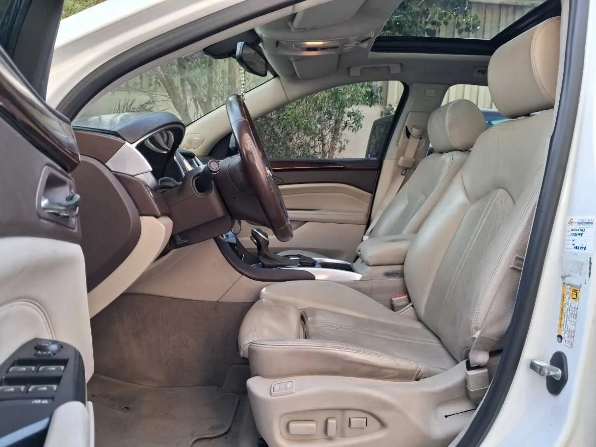 Car image 12