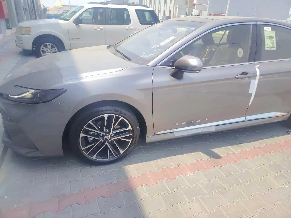 Car image 9