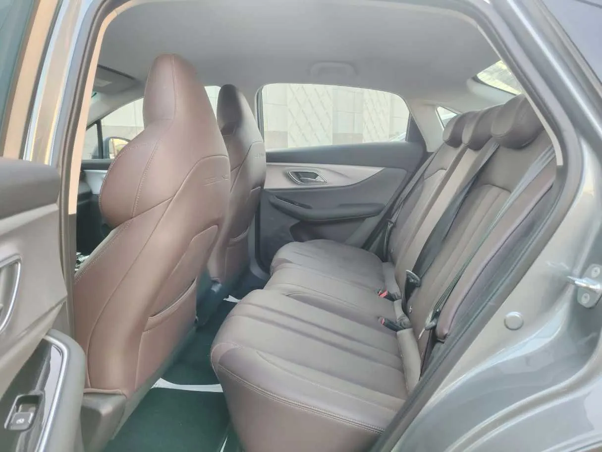 Car image 17