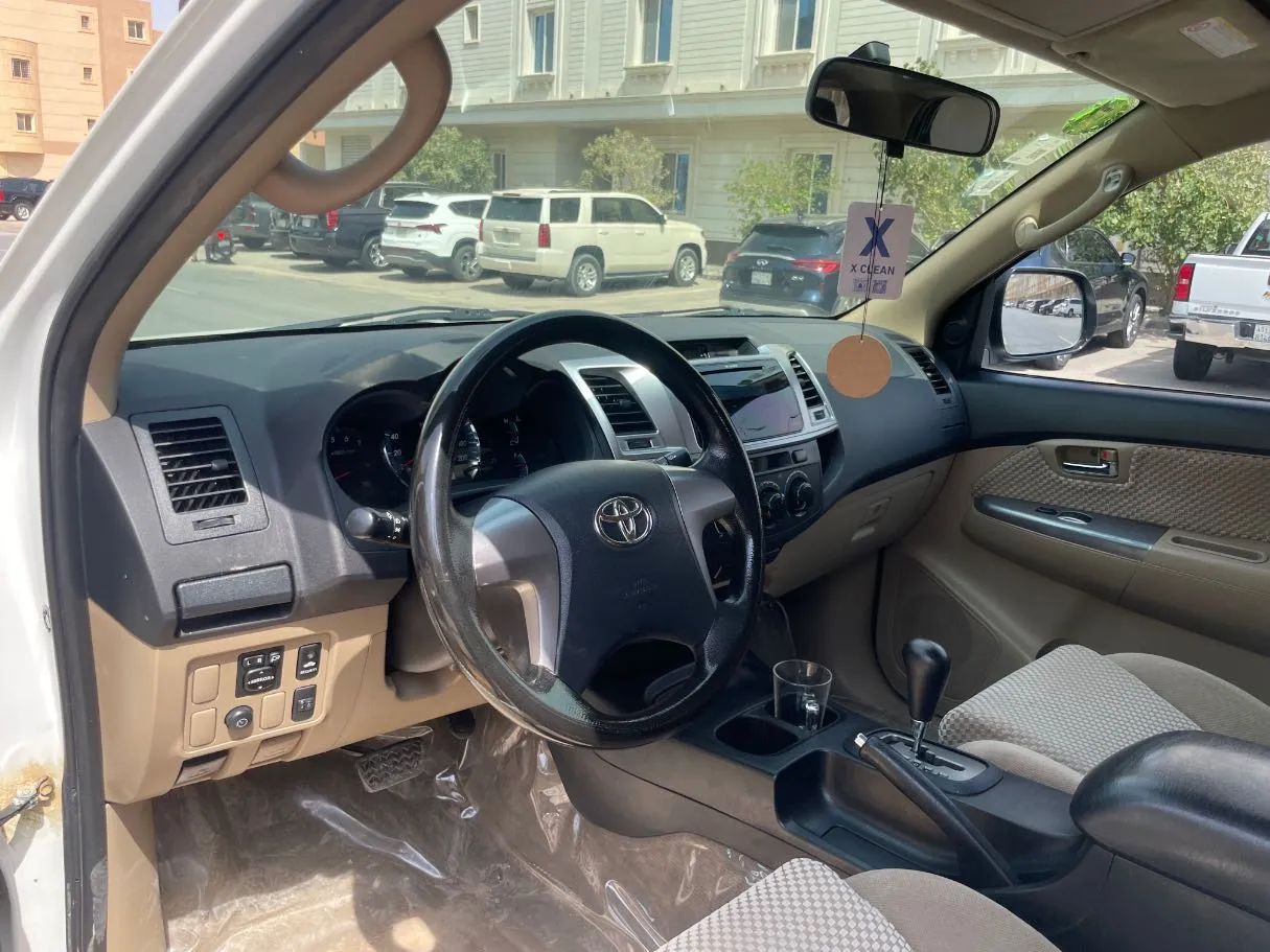 Car image 13