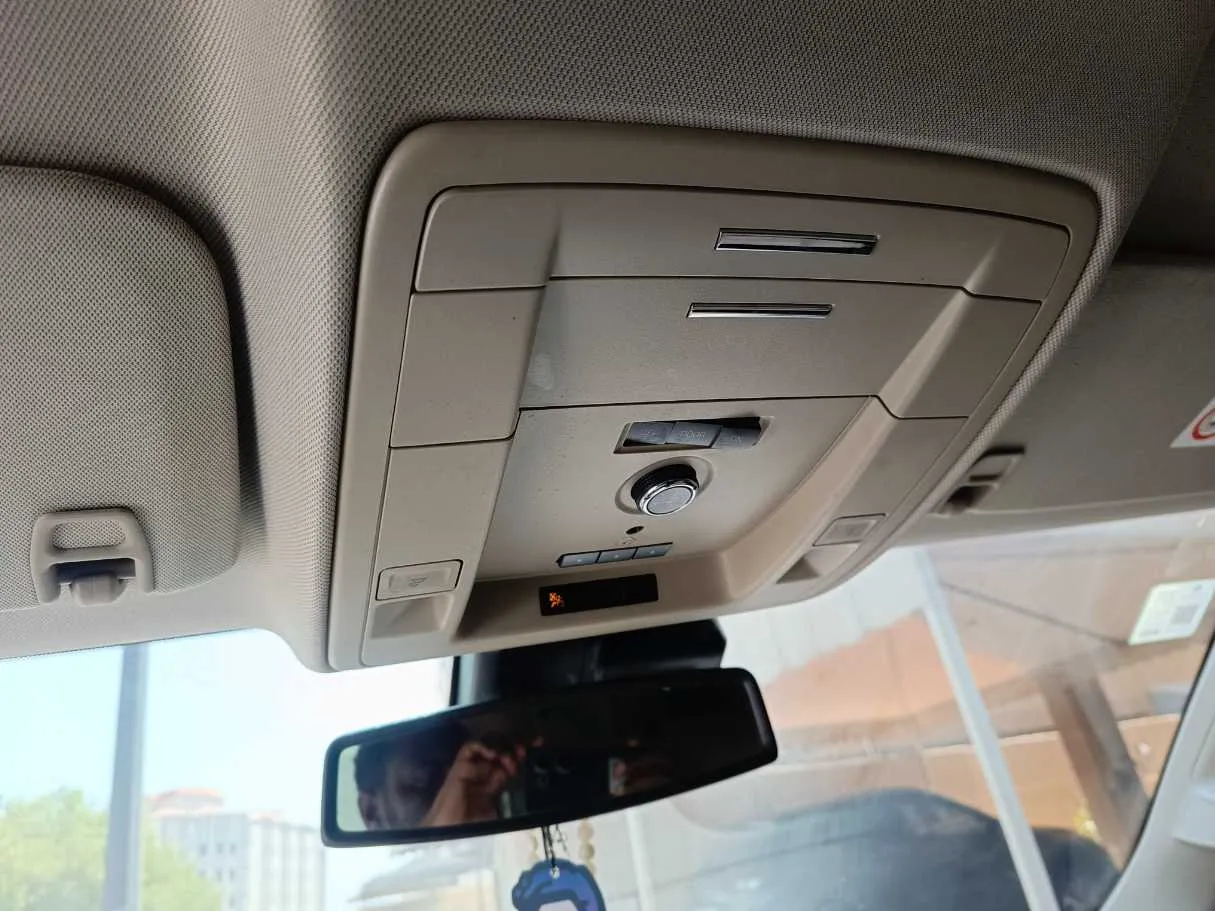 Car image 28