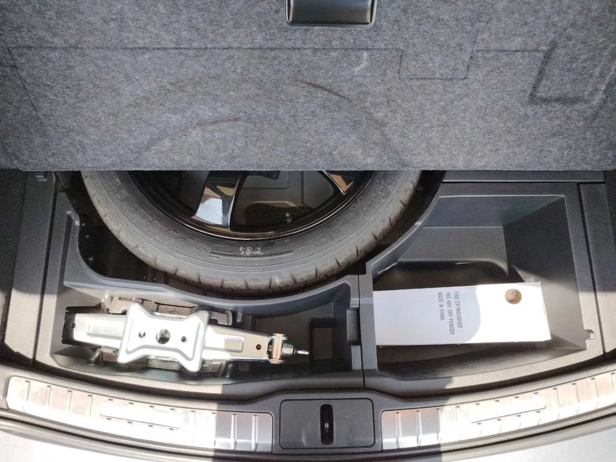 Car image 40