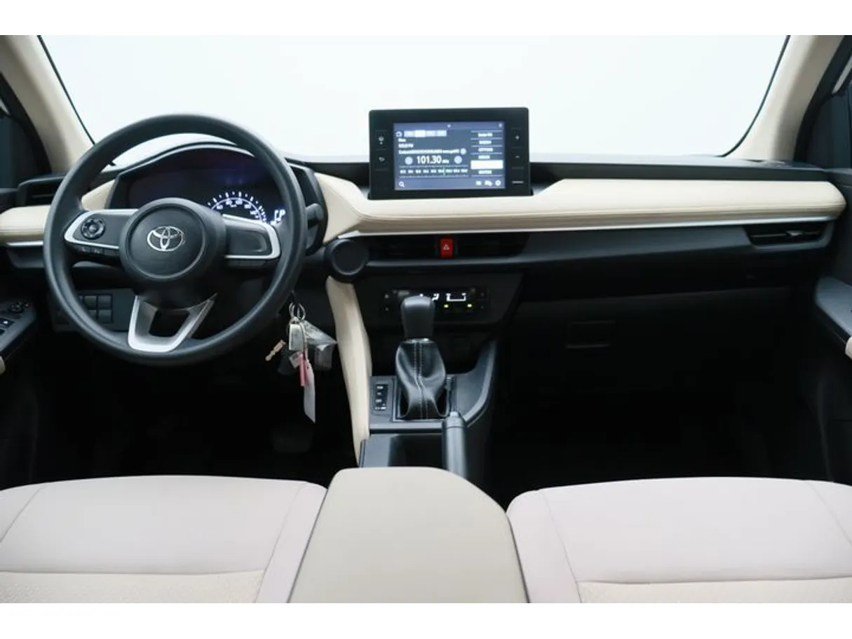 Car image 14