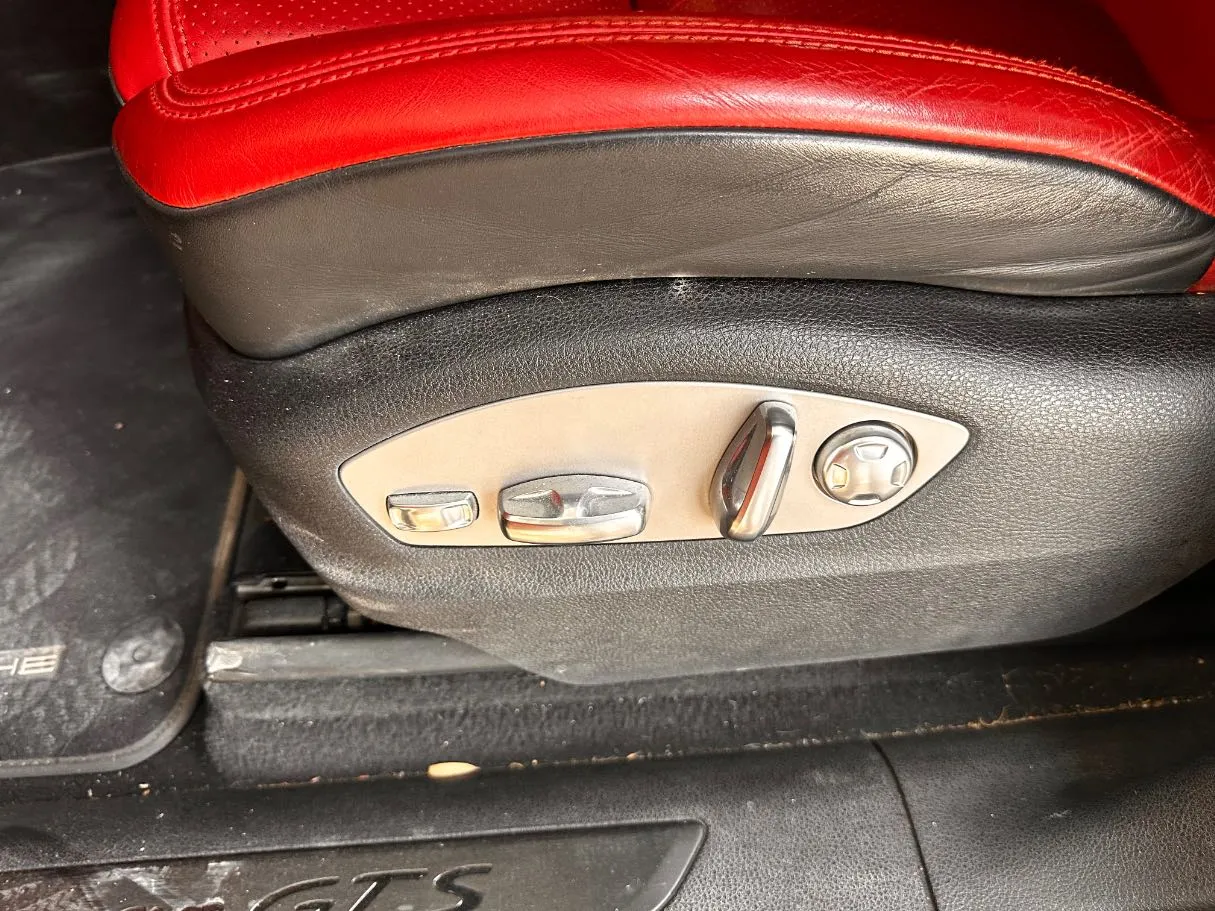 Car image 28