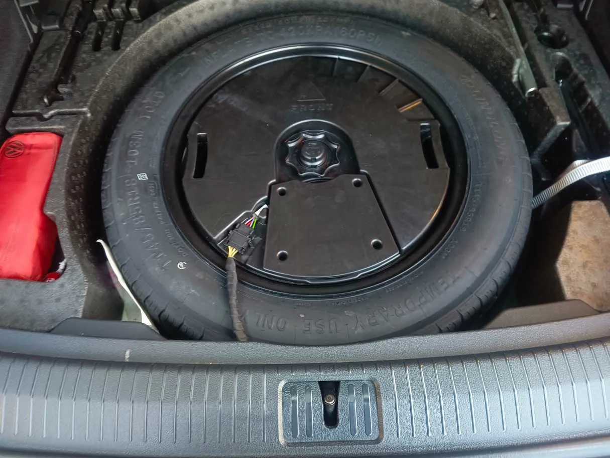 Car image 40