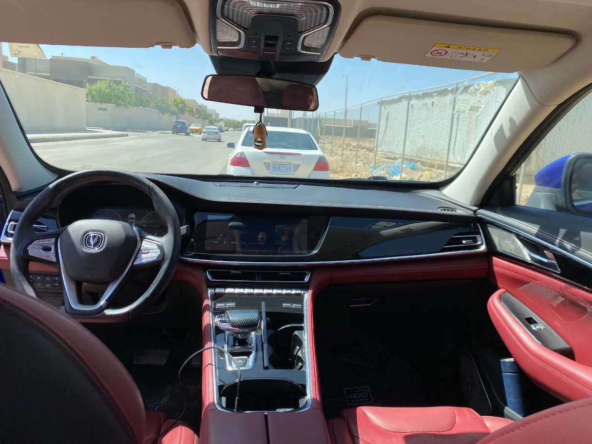 Car image 14