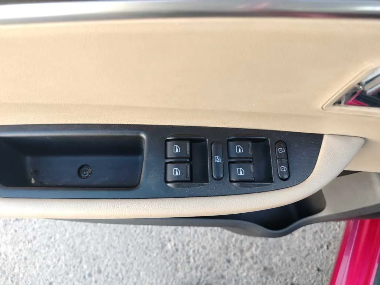 Car image 36