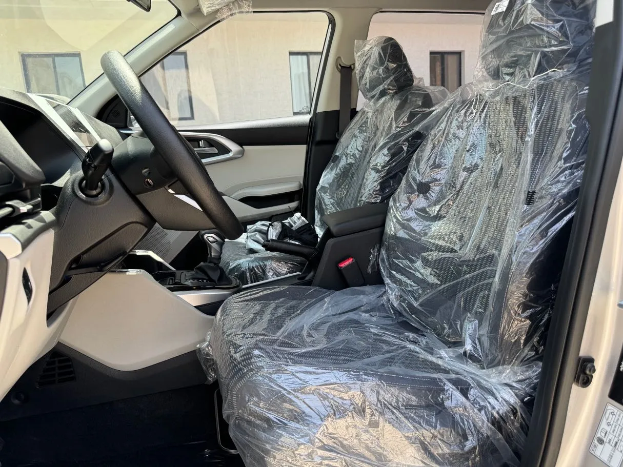Car image 12