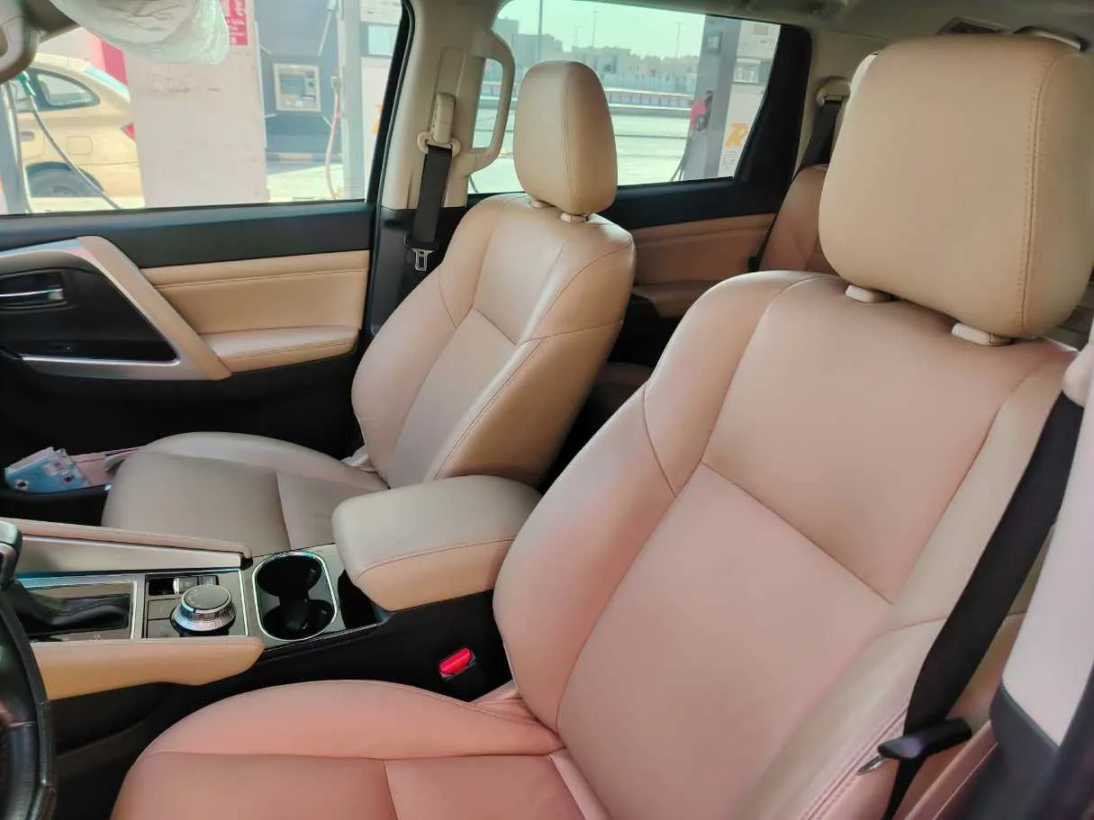 Car image 16