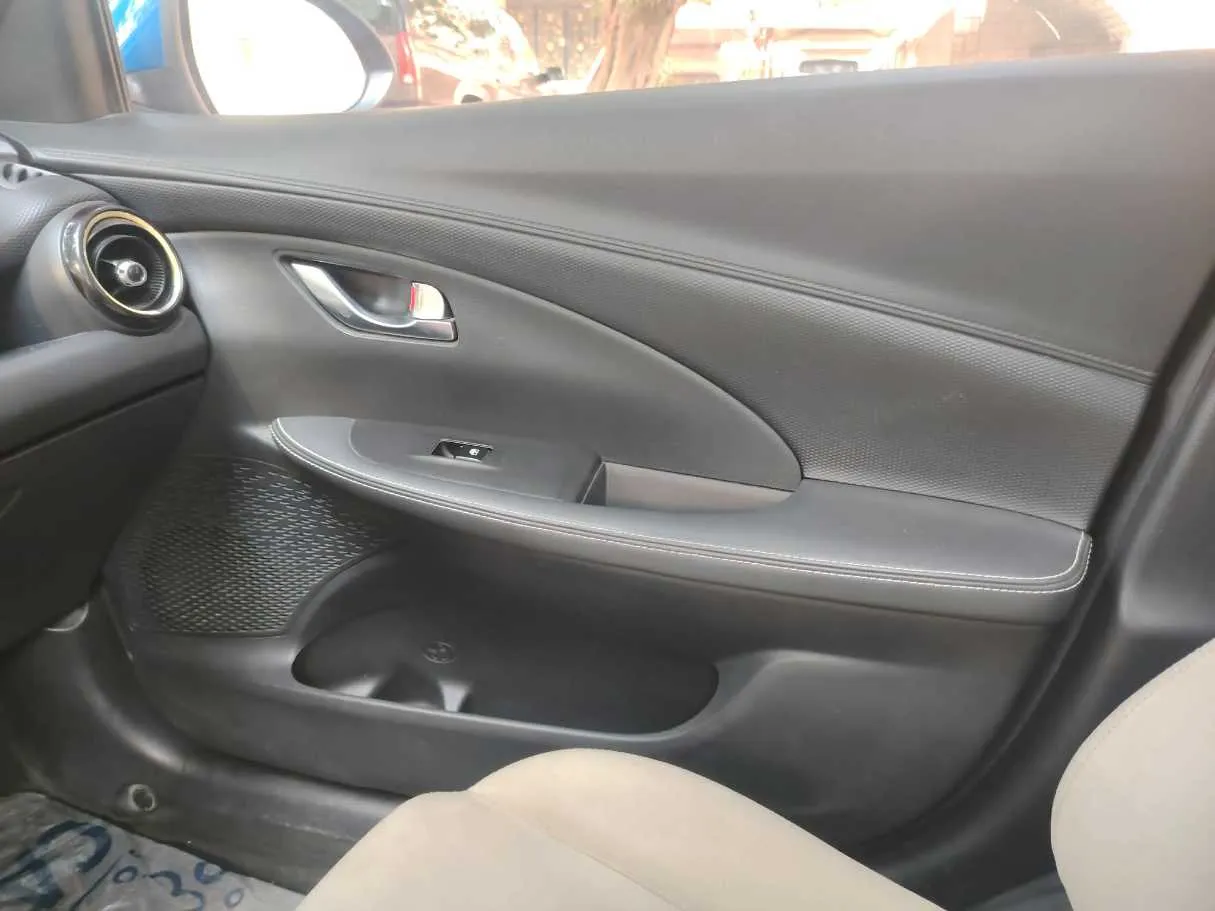 Car image 36