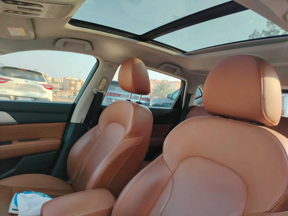 Car image 15