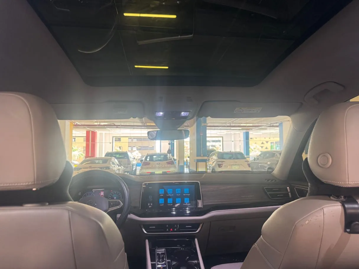Car image 14