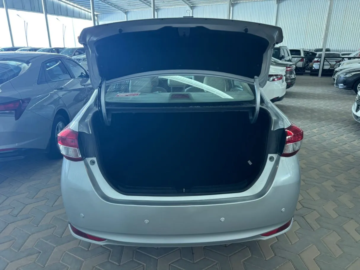 Car image 17