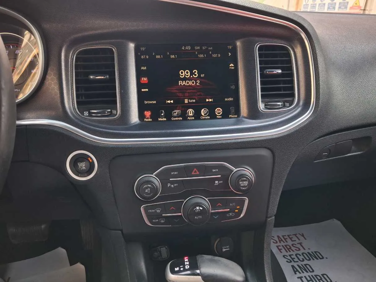 Car image 16