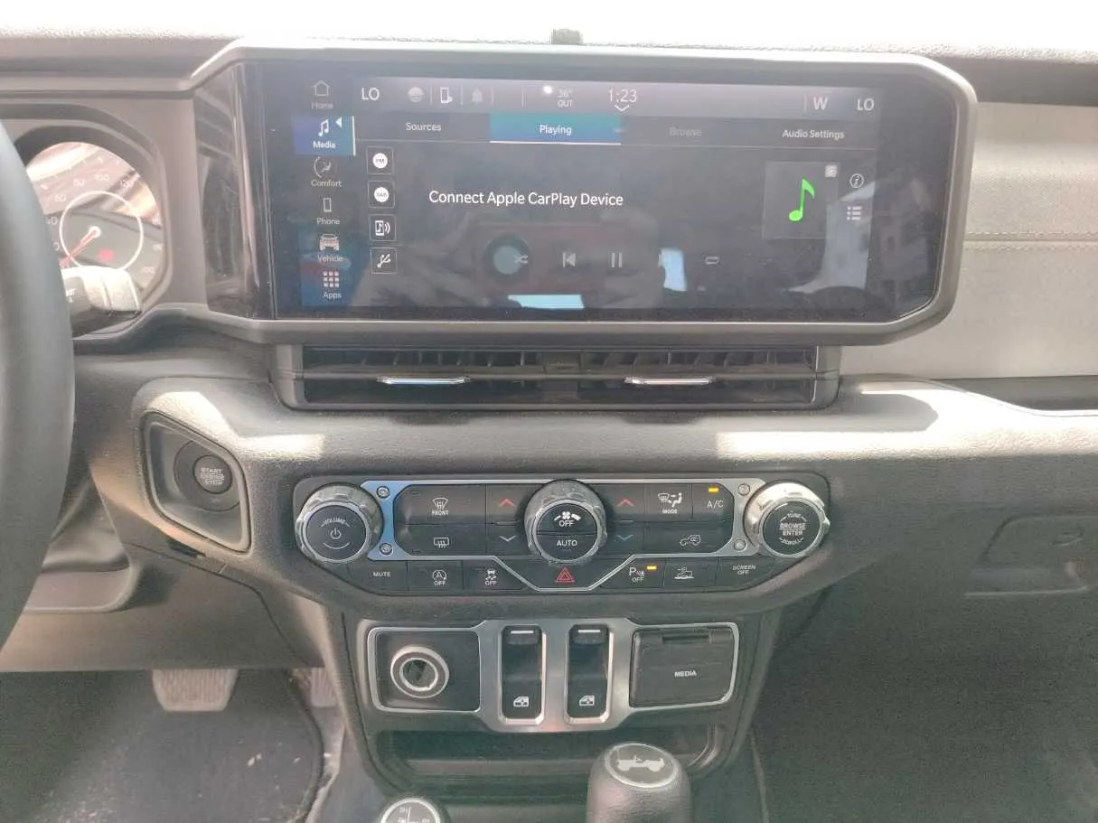 Car image 27