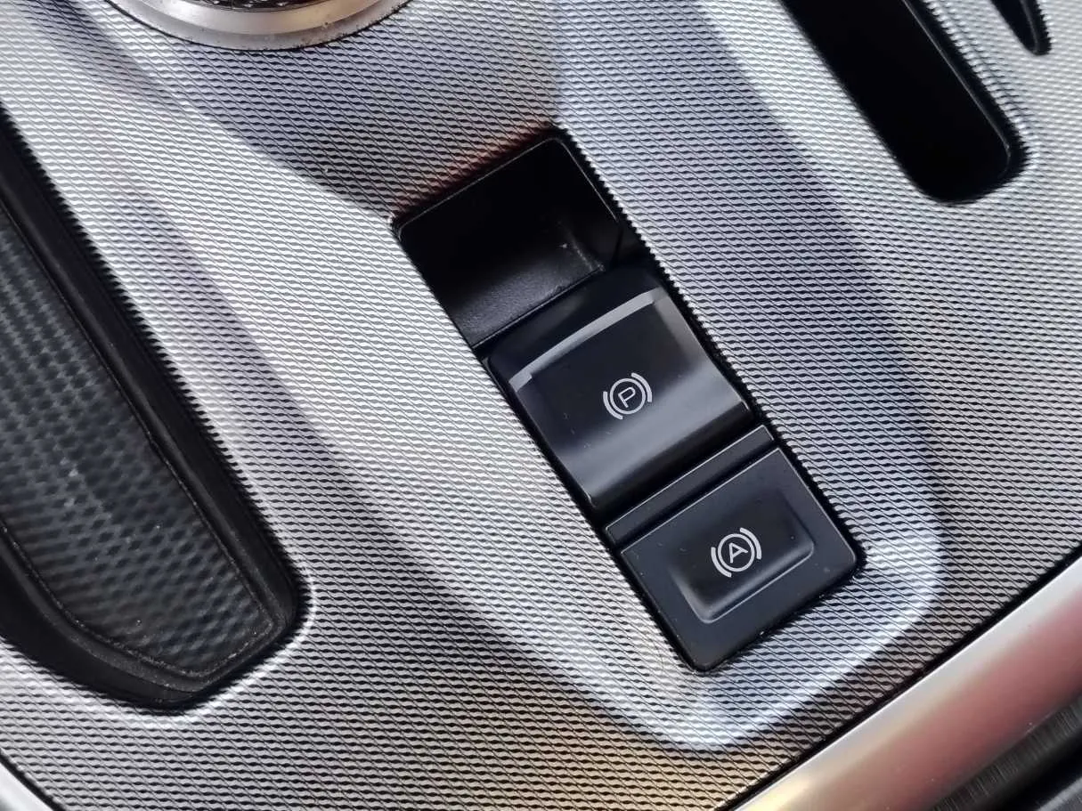 Car image 27