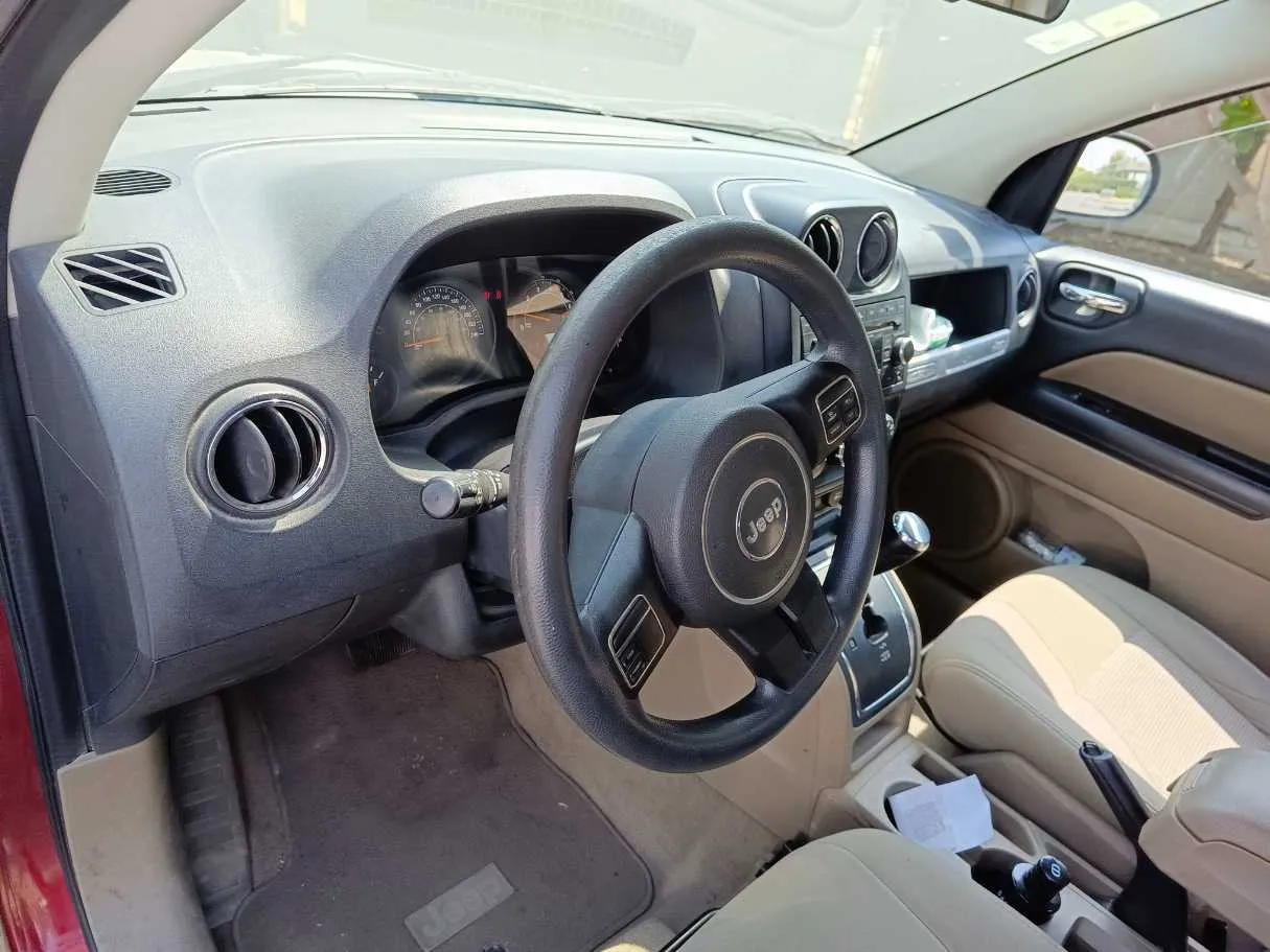 Car image 12