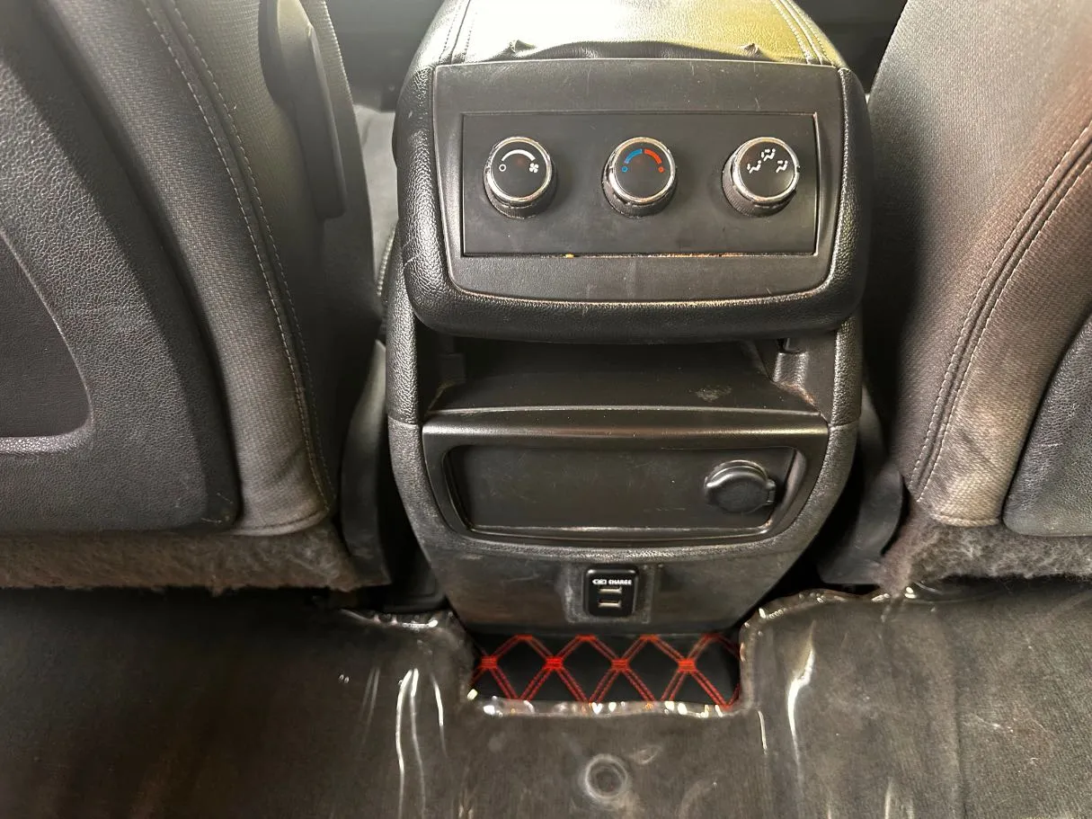 Car image 25