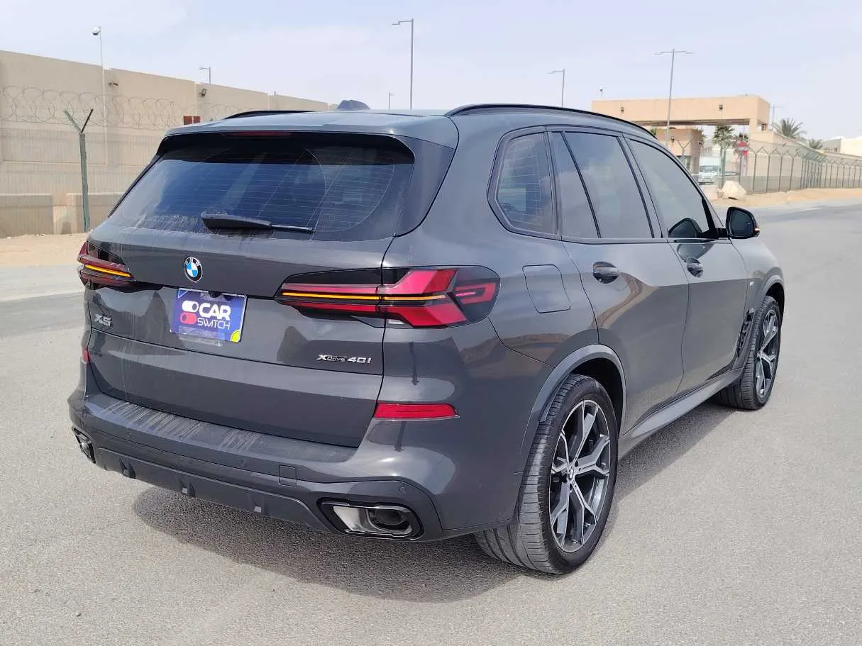 Car image 5
