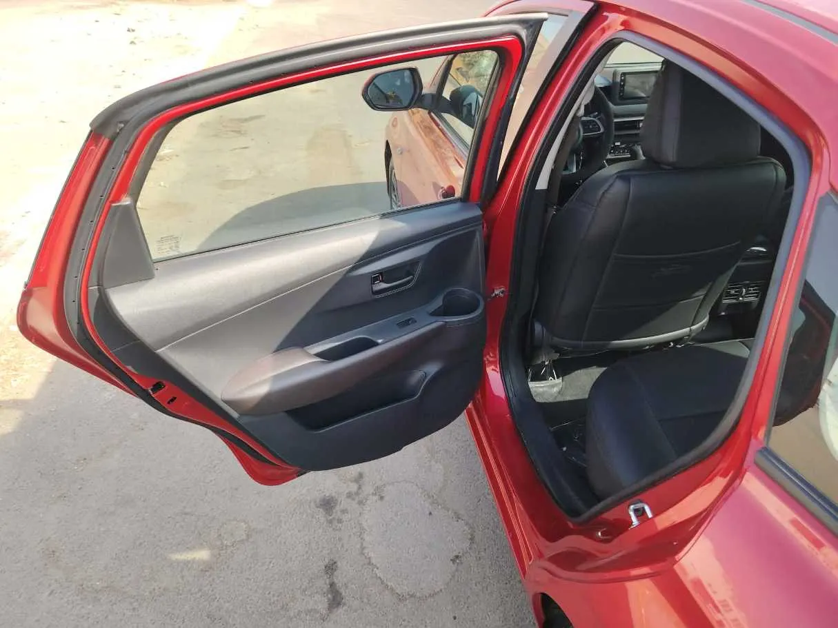 Car image 16