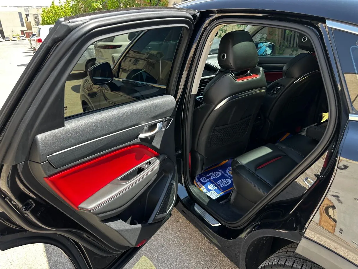 Car image 13