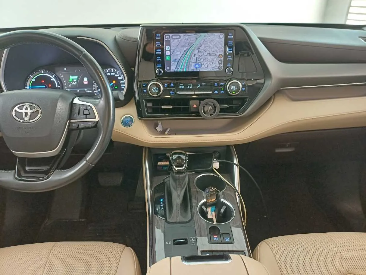 Car image 17