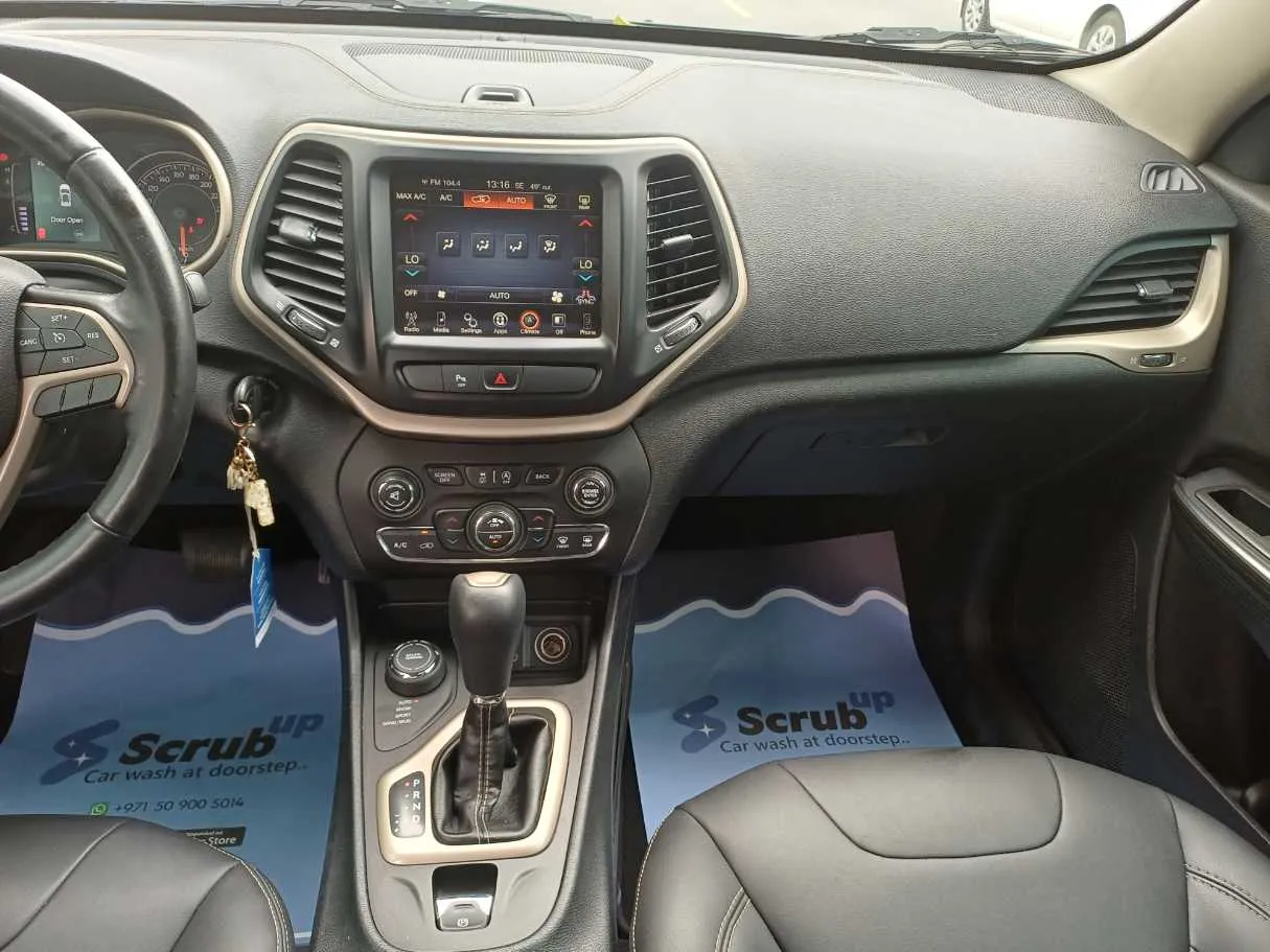 Car image 15