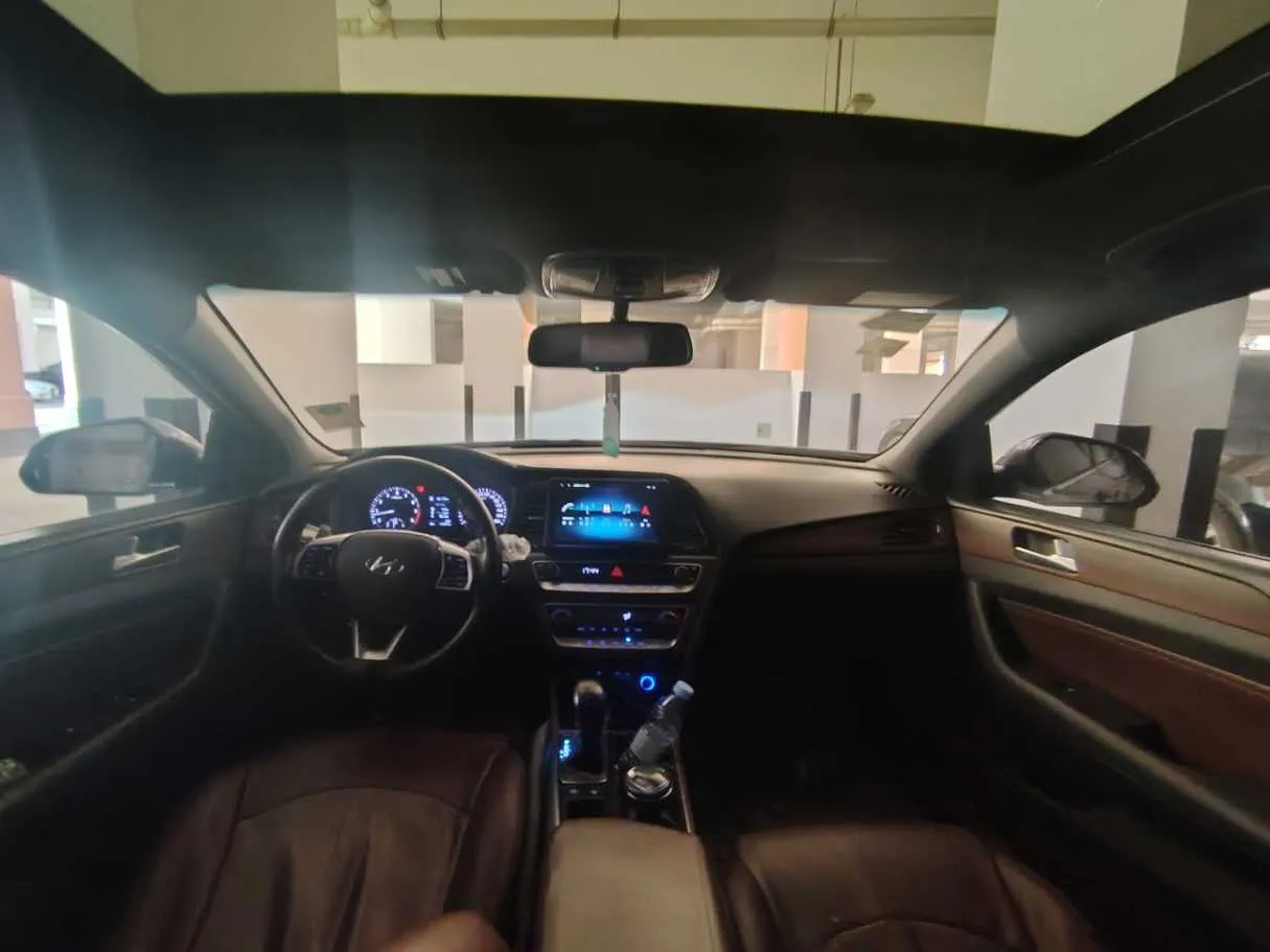 Car image 18
