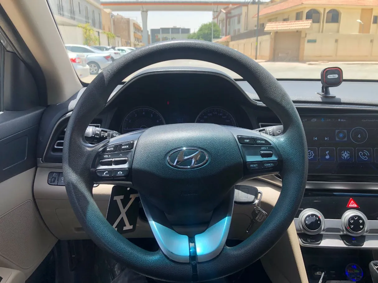 Car image 18