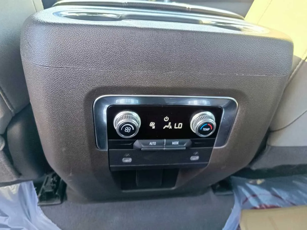 Car image 34