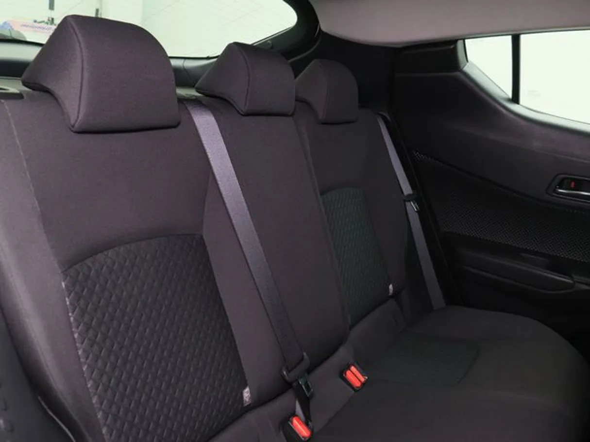 Car image 9