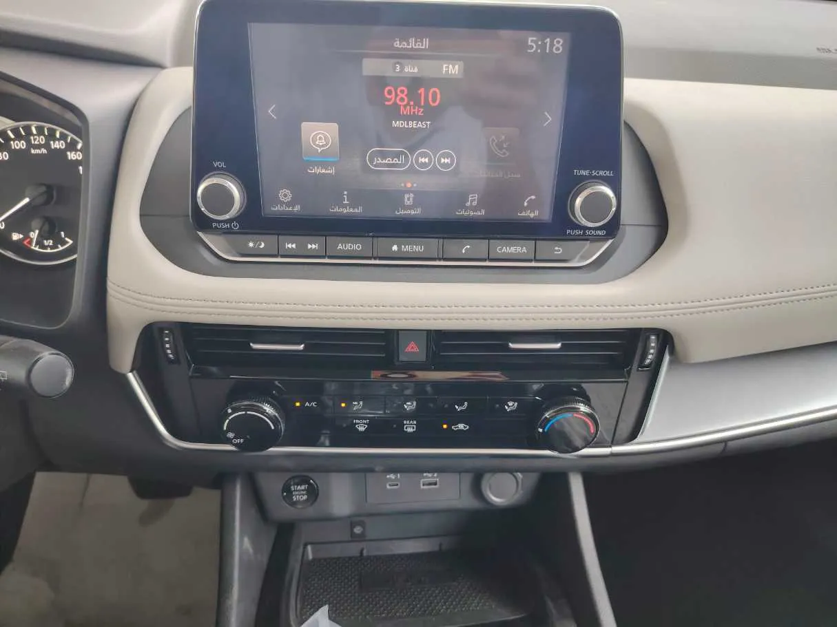 Car image 19