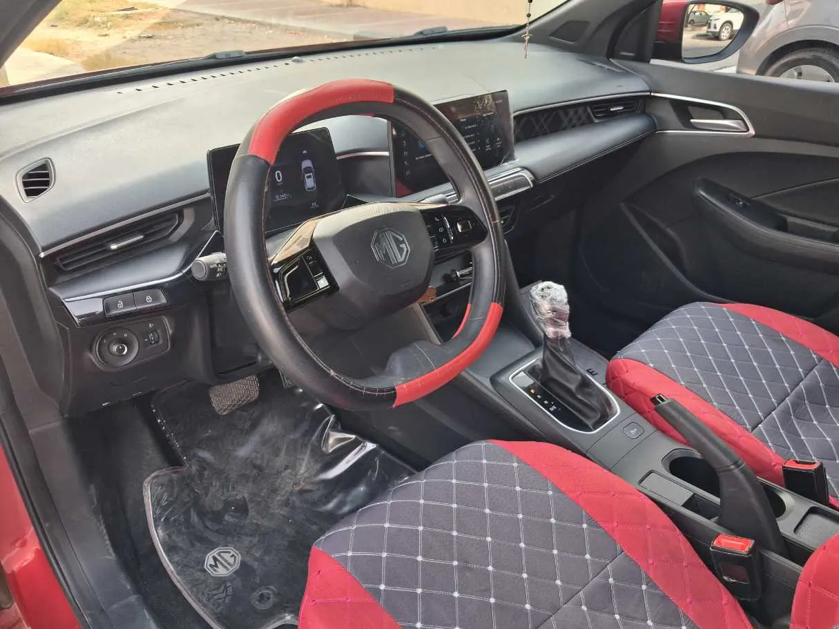 Car image 11