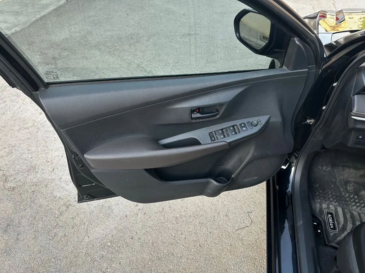 Car image 11