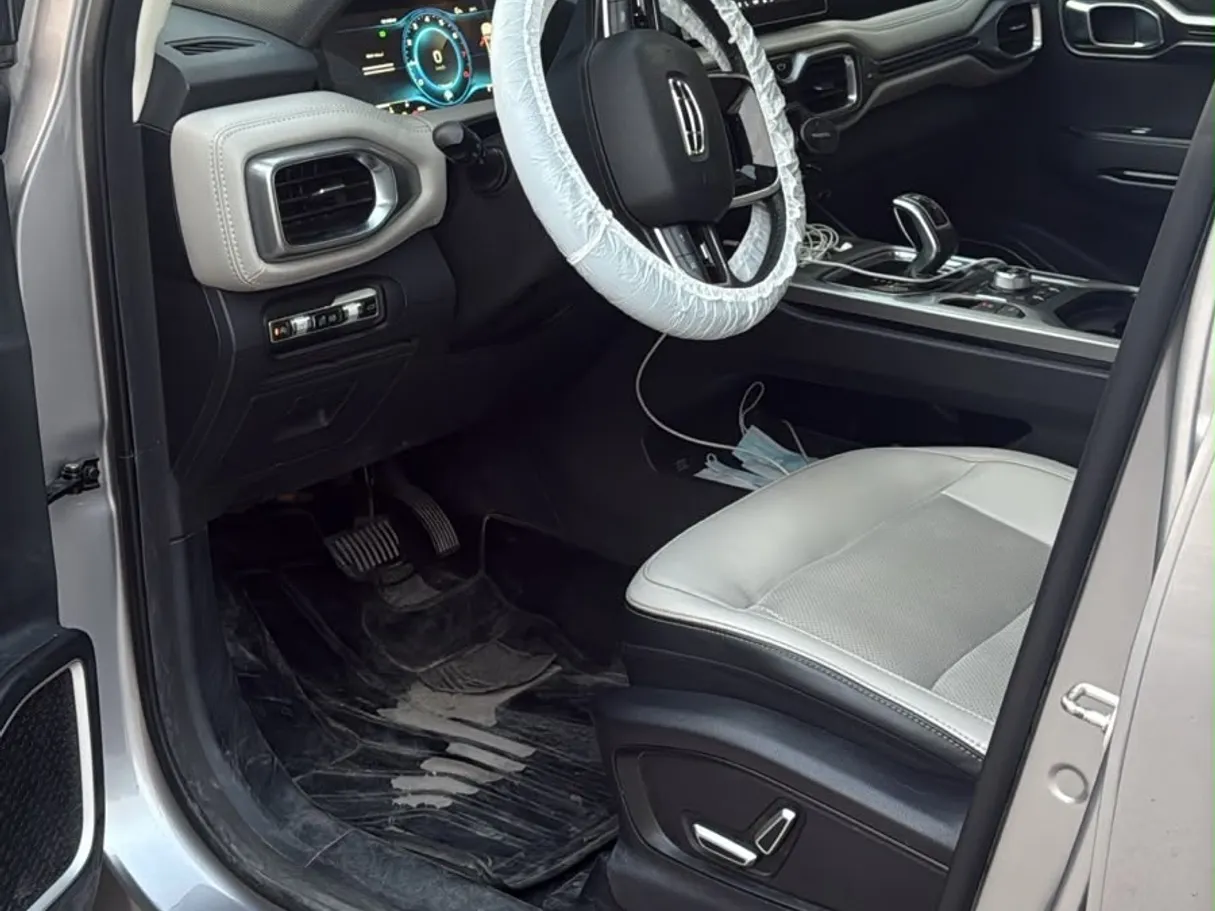 Car image 6