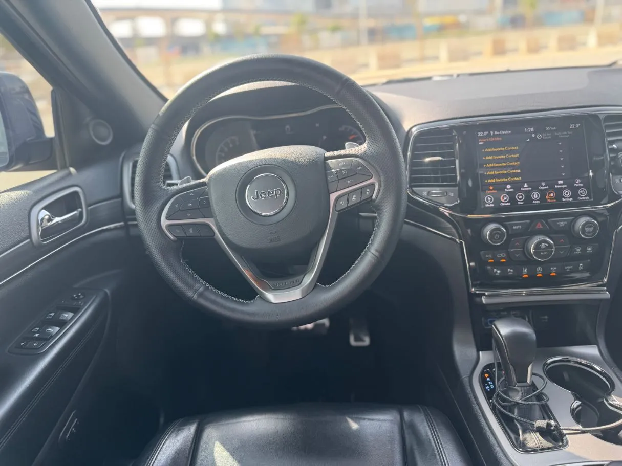 Car image 18