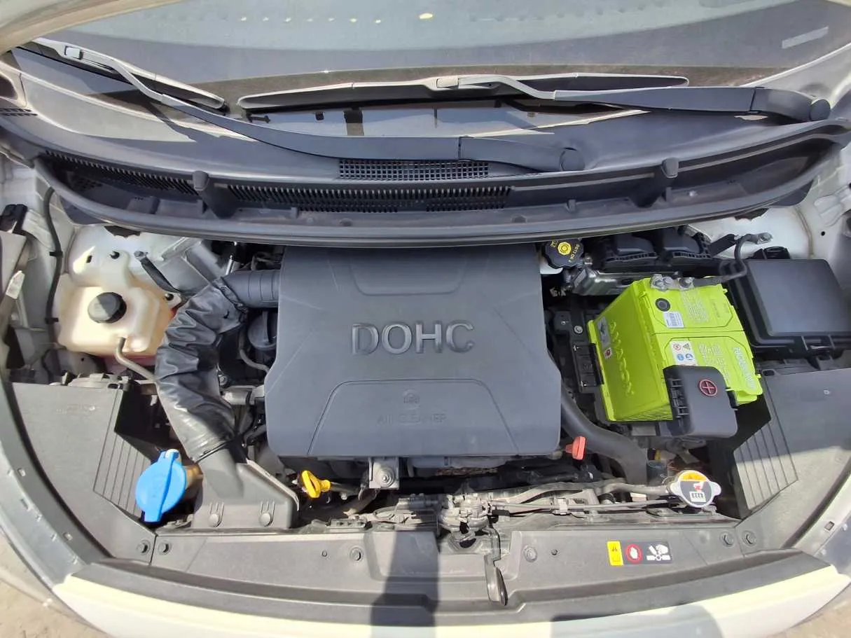 Car image 18